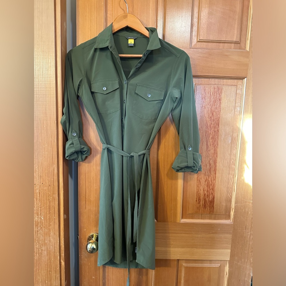 Green wrinkle free dresss
